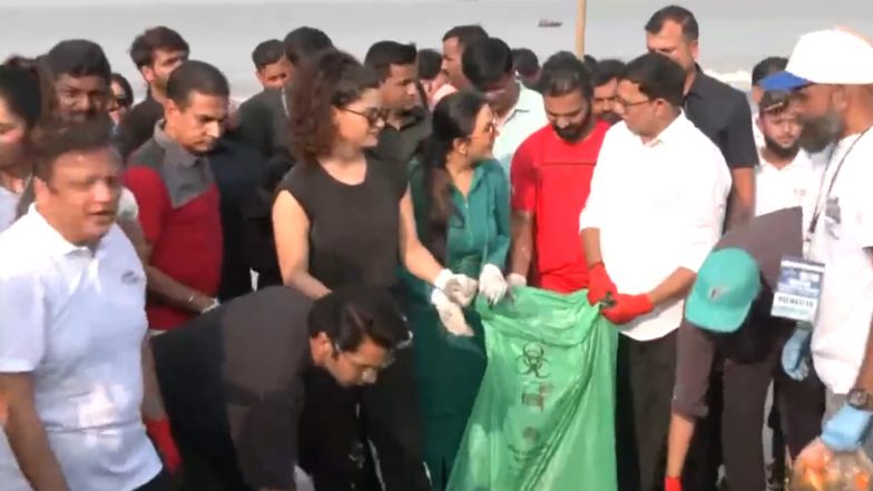 Mumbai Juhu Beach Clean-Up Drive: जुहू बीच तट पर सफाई अभियान, बीएमसी कमिश्नर चहल, मुंबई पुलिस आयुक्त फणसलकर, महाराष्ट्र के डिप्टी सीएम फडणवीस की पत्नी अमृता समेत ये फ़िल्मी सितारे हुए शामिल-VIDEO
