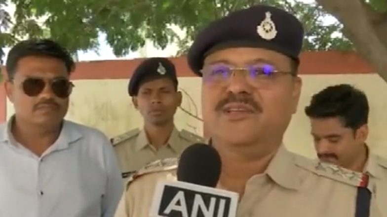 Ujjain Rape Case: उज्जैन रेप पीड़िता की मदद के लिए उठे हाथ, महाकाल थाने के इंस्पेक्टर अजय वर्मा मासूम की शिक्षा से लेकर विवाह तक का उठाएंगे खर्च- VIDEO
