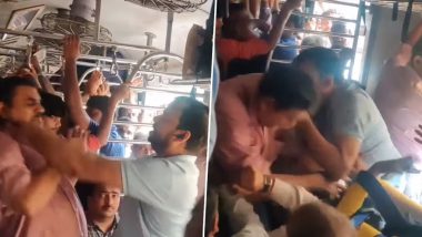 Mumbai Local Train Fight Video: मुंबई की लोकल ट्रेन में दो नौजवानों के बीच मारपीट, चले घूंसे, वीडियो वायरल