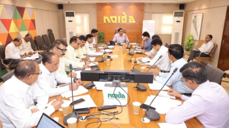 Noida: नोएडा प्राधिकरण के सीईओ ने साफ-सफाई में कोताही को लेकर कंपनियों पर लगाया 6 लाख का जुर्माना, 1 कंपनी हुई ब्लैक लिस्टेड