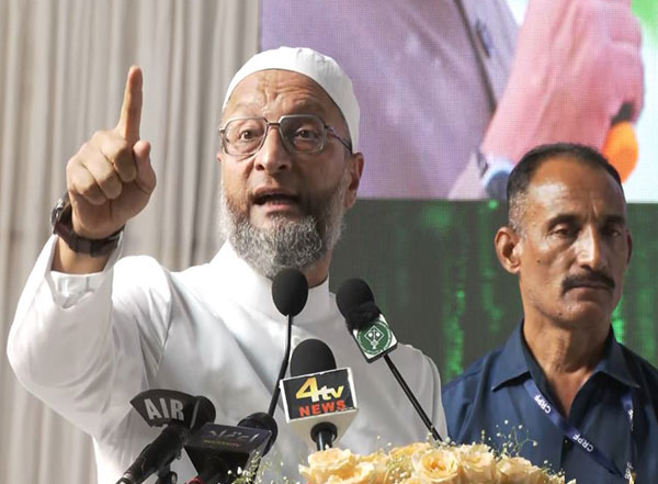 Owaisi on Rahul Gandhi: असदुद्दीन ओवैसी ने राहुल गांधी को दी चुनौती, कहा- वायनाड से नहीं हैदराबाद से चुनाव लड़कर दिखाएं- VIDEO