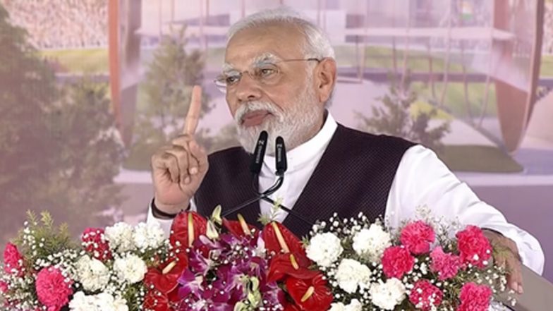 कांग्रेस महिलाओं को जाति के आधार पर विभाजित करने की चालें चल रही: प्रधानमंत्री मोदी