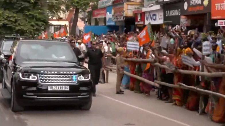 PM Modi Road Show Video: वाराणसी दौरे पर प्रधानमंत्री, रोड शो में ढोल-नगाड़े के साथ स्वागत, समर्थन में लगे मोदी- मोदी के नारे
