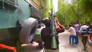 एक्शन में आर्मी! आतंकियों पर रॉकेट लॉन्चर से बरसाए जा रहे बम, देखें सेना के ऑपरेशन का वीडियो