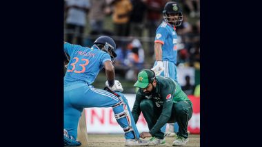 Shadab Khan Ties Hardik Pandya’s Shoelaces: शादाब खान ने बांधे हार्दिक पंड्या के जूते के फीते, IND बनाम PAK की 'स्पिरिट ऑफ क्रिकेट' मोमेंट हुई वायरल, देखें तस्वीर