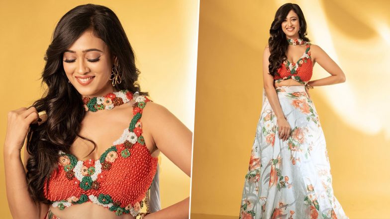 Shweta Tiwari का फ्लोरल आउटफिट में दिखा स्टनिंग अवतार, एक्ट्रेस की दिलकश अदाओं ने मोहा यूजर्स का दिल (View Pics)