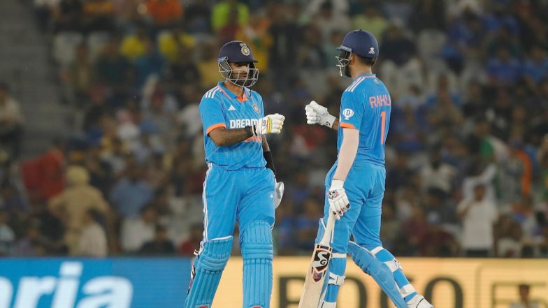 IND Beat AUS: टीम इंडिया ने ऑस्ट्रेलिया को पांच विकेट से हराया, केएल राहुल और सूर्यकुमार यादव ने खेली शानदार पारी; 1-0 की बनाई बढ़त