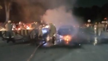 UP Cars Fire Video: कानपुर में दो कारों में लगी आग, लोगों ने कूदकर बचाई जान