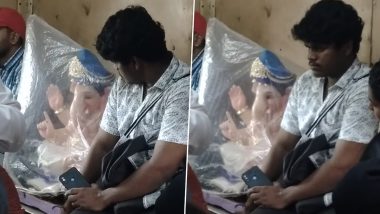 Lord Ganesha in Mumbai Local: यात्रियों के साथ मुंबई लोकल ट्रेन में यात्रा करते दिखे गणपति बप्पा, मनमोहक वीडियो हुआ वायरल