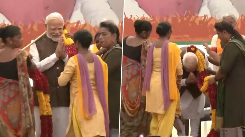 Video: महिला आरक्षण विधेयक को लेकर खुशी का माहौल; पीएम नरेंद्र मोदी ने महिलाओं के सामने झुककर किया सम्मान