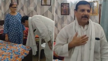 Sanjay Singh Taking Mother's Blessings: आप सांसद संजय सिंह को ईडी ने किया गिरफ्तार, मां का आशीर्वाद लेकर घर से निकलें