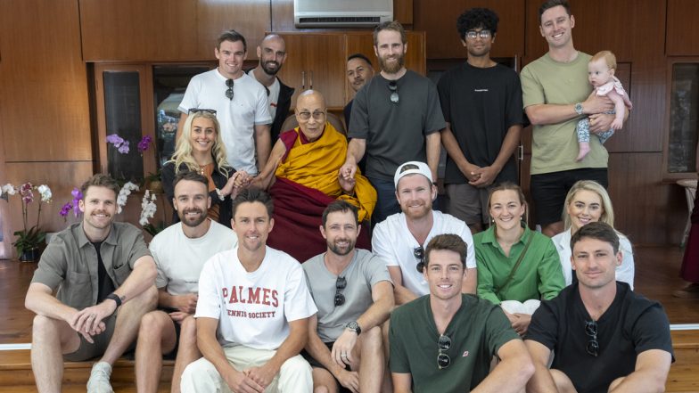 New Zealand Players with Dalai Lama: दलाई लामा से मिले न्यूजीलैंड क्रिकेट टीम के खिलाड़ी, देखें तस्वीर