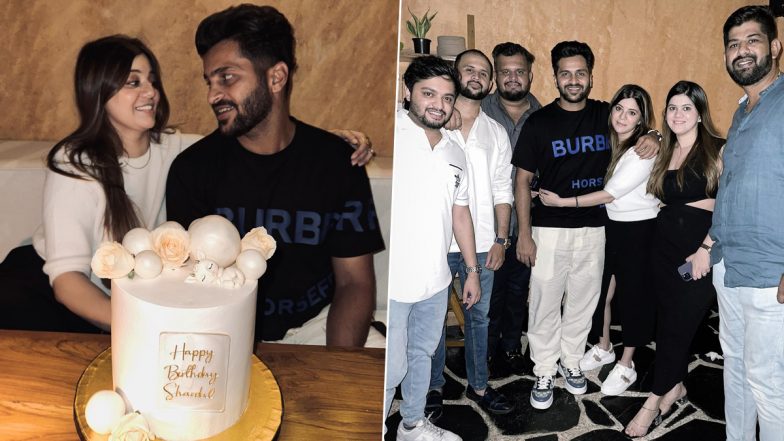 Video- Shardul Thakur&nbsp;Birthday Cake Cutting:&nbsp;शार्दुल ठाकुर ने विश्व कप के बीच करीबी लोगो&nbsp;के साथ केक काट कर मनाया 32वें जन्मदिन, देखें वायरल&nbsp;वीडियो