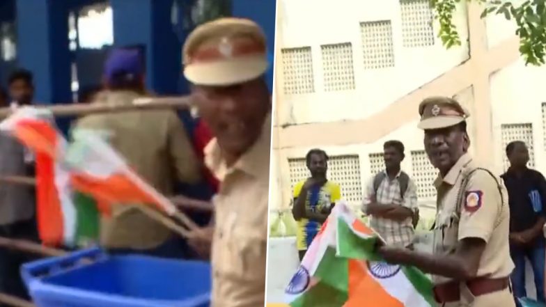 Tricolour Banned In Indian Stadium: चेपॉक स्टेडियम में नहीं ले जानें दिया गया तिरंगा, पुलिसकर्मी ने कूड़ेदान से निकाला भारतीय झंडा, देखें वायरल वीडियो