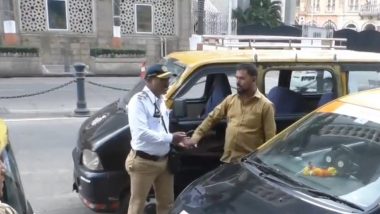 Traffic Hawaldar Caught Accepting Money: मुंबई ट्रैफिक पुलिस हवलदार टैक्सी ड्राइवर से पैसे लेते कैमरे में कैद, वीडियो वायरल