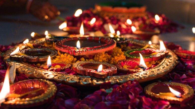 Diwali 2023: देवी लक्ष्मी को प्रसन्न करने हेतु दिवाली की सुबह ये कार्य अवश्य कर लें!