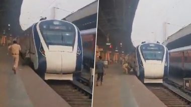 West Bengal: हावड़ा रेलवे स्टेशन पर व्यक्ति ने चलती वंदे भारत ट्रेन में चढ़ने की कोशिश की, आरपीएफ ने बचाई जान (वीडियो देखें)