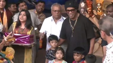 Ronaldinho Attends Durga Puja 2023 Celebrations: ब्राजील के फुटबॉल दिग्गज रोनाल्डिन्हो कोलकाता के चेतला अग्रणी क्लब में दुर्गा पूजा 2023 समारोह में हुए शामिल, देखें वीडियो