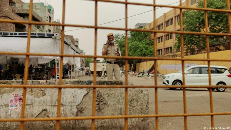 कई पत्रकारों के घरों पर दिल्ली पुलिस का छापा