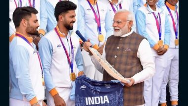 Indian Team Gifted A Signed Bat To PM Modi: एशियाई खेलों की चैंपियन भारतीय क्रिकेट टीम ने पीएम नरेंद्र मोदी को उपहार  में दिया हस्ताक्षरित बल्ला, देखें पोस्ट