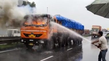 UP Truck Fire Video: यूपी के चंदौली- हाइवे पर चलती ट्रक के केबिन में लगी आग, कड़ी मशक्कत से पाया काबू