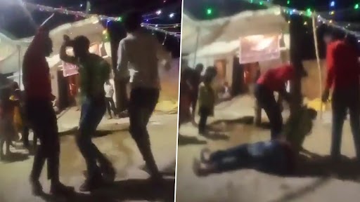 UP Shocker: अंबेडकर नगर में दुर्गा पूजा पंडाल में नाचते-नाचते जमीन पर गिरा युवक, मौके पर ही तोडा दम, डॉक्टरों का दावा हार्ट फेल होने से गई जान- देखें वीडियो
