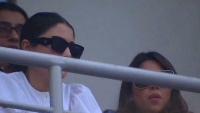 Anushka Sharma- Ritika Sajdeh Attend IND vs PAK Match: पाकिस्तान के खिलाफ मैच में भारत का हौसला बढ़ाने स्टेडियम पहुंची अनुष्का शर्मा और रितिका सजदेह, देखें वायरल वीडियो- तस्वीर