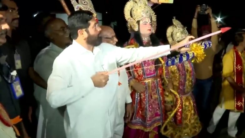 Ravan Dahan: महाराष्ट्र के सीएम एकनाथ शिंदे ने मुंबई के आज़ाद मैदान में 'रावण दहन' में हुए शामिल- देखें वीडियो