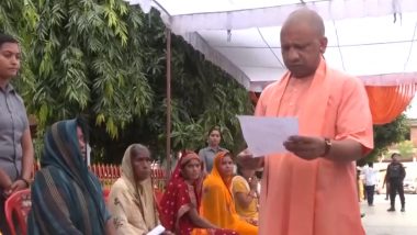 CM Yogi Janta Darshan: सीएम योगी गोरखपुर के दौरे पर, 'जनता दर्शन' के दौरान लोगों की समस्याएं सुनी- देखें वीडियो