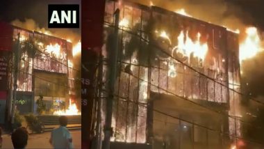 दिल्ली के कीर्ति नगर में फर्नीचर की दुकान में लगी भीषण आग, फायर ब्रिगेड की 17 गाड़ियां मौजूद