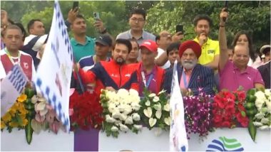 Vedanta Delhi Half Marathon: 'वेदांता दिल्ली हाफ मैराथन' को उपराज्यपाल VK सक्सेना और केंद्रीय खेल मंत्री अनुराग ठाकुर ने दिखाई झंडी (Watch Video)