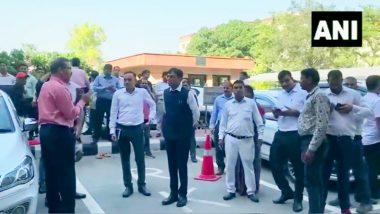 Delhi Earthquake: भूकंप के दौरान निर्माण भवन से बाहर निकले स्वास्थ्य मंत्री मनसुख मंडाविया, देखें VIDEO