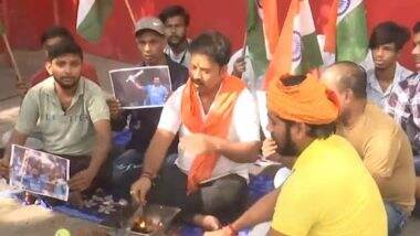 Fans Perform 'Havan' In Varanasi: इंग्लैंड के खिलाफ विश्व कप मैच से पहले भारतीय टीम के फैंस ने वाराणसी में किया हवन, देखें वीडियो