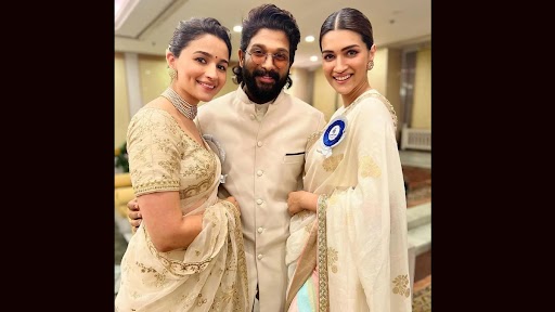 National Film Awards: एक ही फ्रेम में नजर आए नेशनल अवॉर्ड विजेता, Allu Arjun, Alia Bhatt और Kriti Sanon ने साथ में दिए पोज (View Pics)