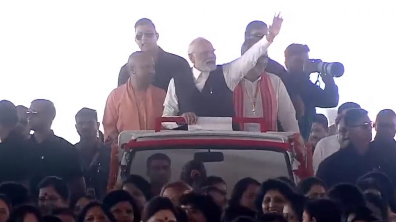 UP: पीएम मोदी ने 'नमो भारत' ट्रेन को दिखाई हरी झंडी दिखने के बाद खुली वैन में पहुंचे रैली स्थल, लोगों का कुछ इस तरह किया अभिवादन- VIDEO