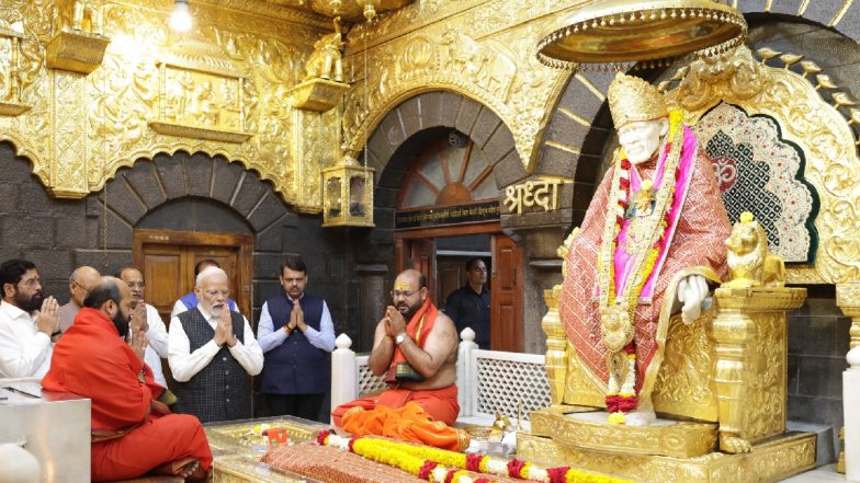 Video &amp; Photo: श&zwj;िरडी साईं मंद&zwj;िर में पीएम मोदी ने की पूजा, CM एकनाथ श&zwj;िंदे और देवेंद्र फडणवीस रहे मौजूद