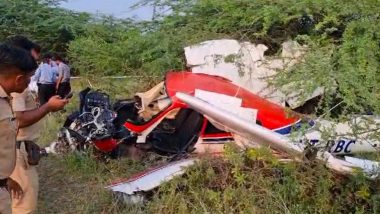 Pune Plane Crash Video: पुणे में प्लेन क्रैश, खेत में गिरा ट्रेनर विमान, हादसे में महिला पायलट घायल