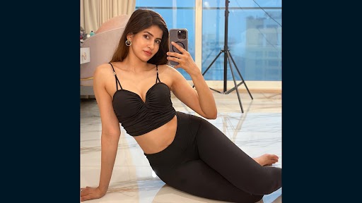 Sakshi Malik ने सिजलिंग ब्लैक क्रॉप टॉप पहन दिए किलर पोज, एक्ट्रेस की हॉटनेस ने यूजर्स का छुड़ाया पसीना (View Pic)