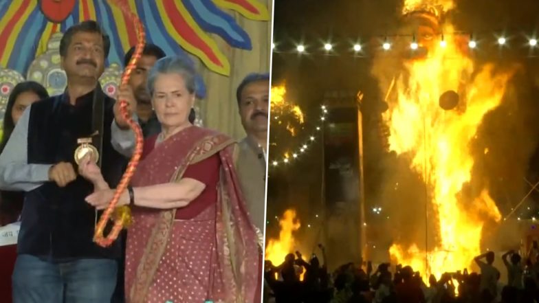Ravan Dahan: दिल्ली के लाल किला मैदान में आयोजित 'रावण दहन' के कार्यक्रम में सोनिया गांधी हुई शामिल, देखें वीडियो