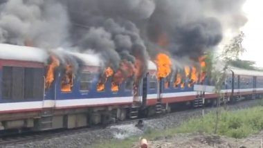 Maharashtra Train Fire Video: महाराष्ट्र में बड़ा हादसा टला, डेमू ट्रेन के 5 डिब्बों में लगी आग, सभी यात्री सुरक्षित