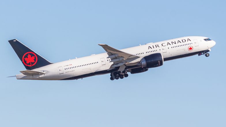 Air Canada ने यूनिफॉर्म में फिलिस्तीन समर्थक रंग पहनने के लिए पायलट को नौकरी से निकाला, बताई ये वजह