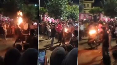 Fire Stunt Goes Wrong: चंडीगढ़ में रामलीला के दौरान फायर स्टंट गलत होने पर झुलसा शख्स, घटना का वीडियो हुआ वायरल