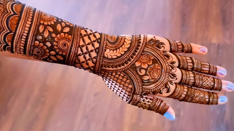 Last-Minute Karwa Chauth 2023 Mehndi Designs: करवा चौथ पर अपने हाथों और पैरों में ये आसान मेहंदी पैटर्न रचाकर अपने व्रत में लगाएं चांद- Watch Video