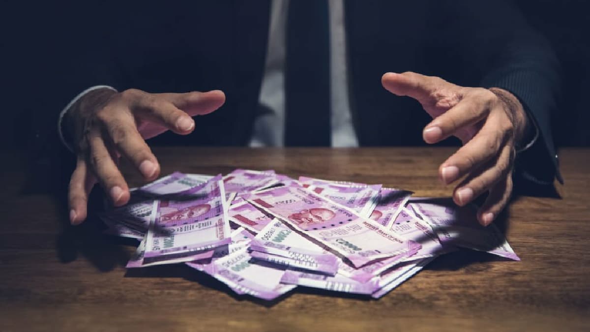 Rs 2000 Banknotes: अब भी लोग दबाए बैठे हैं 2,000 रुपये के नोट, कितने नोट आए वापस, RBI ने किया खुलासा