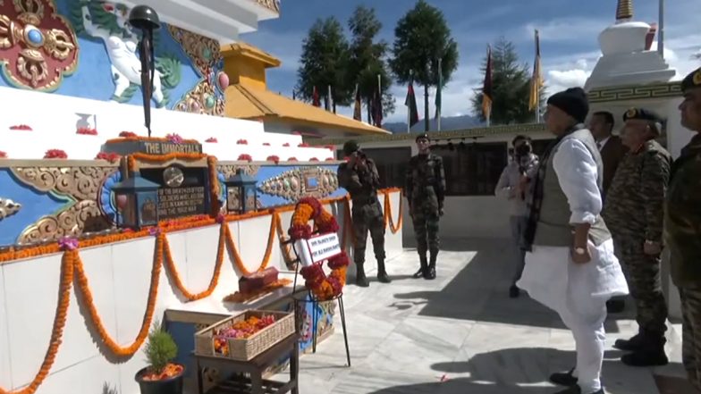रक्षा मंत्री राजनाथ सिंह ने जवानों के साथ मनाया दशहरा, तवांग बॉर्डर पर की शस्त्र पूजा, LAC का लिया जायजा | Video