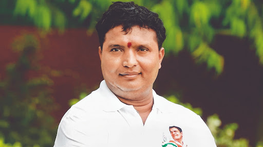 भाजपा की वजह से देश के युवा, किसान और महिलाएं खतरे में हैं: श्रीनिवास