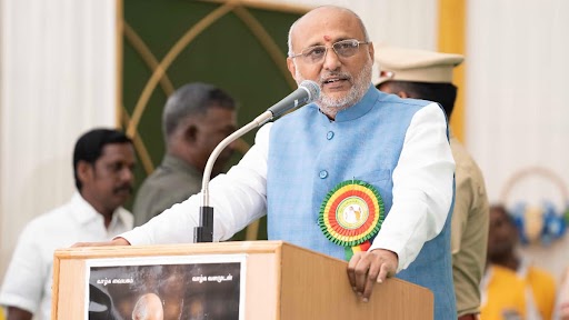 झारखंड के राज्यपाल ने रांची-दिल्ली उड़ान में शिशु की जान बचाने के लिए आईएएस अधिकारी की प्रशंसा की