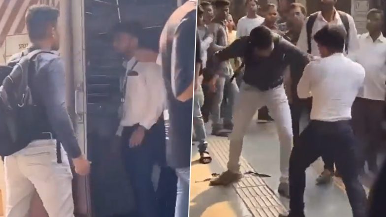 Fight on Railway Station Video: मुंबई लोकल ट्रेन के बाहर आदमी ने दूसरे यात्री को बेरहमी से घूंसा और लात मारी, देखें वीडियो