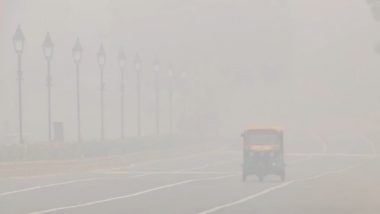 Delhi Air Pollution: दिल्ली में वायु गुणवत्ता लगातार 'गंभीर' श्रेणी में, धुंध की मोटी परत छाई हुई है (वीडियो देखें)