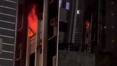 Karnataka Building Fire Video: बेंगलुरु के राममूर्ति नगर में चार मंजिला इमारत में लगी भीषण आग, मौके पर पहुंचीं दमकल की 4 गाड़ियों